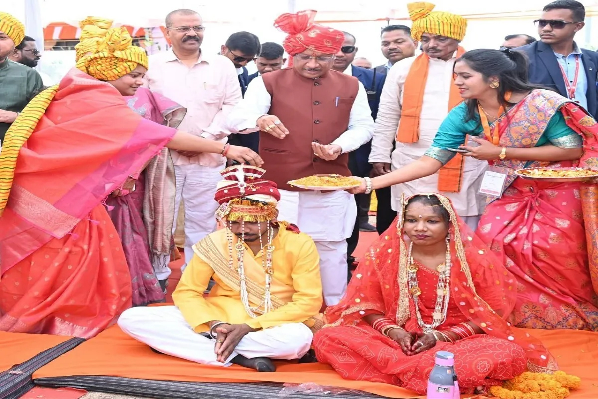 CG में 6412 जोड़ों के विवाह के साथ बना विश्व रिकॉर्ड, हर जोड़े को मिले 35 हजार