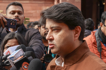 कहा- ऐसा आचरण अस्वीकार्य, नोटिस देकर 7 दिन में मांगा जवाब