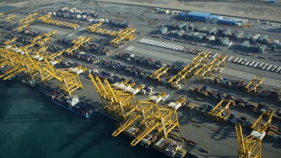 दुबई के जेबेल अली बंदरगाह पर फंसे फल-सब्जियों से लदे 1000 कंटेनर, असर महाराष्ट्र के किसान और निर्यातकों पर