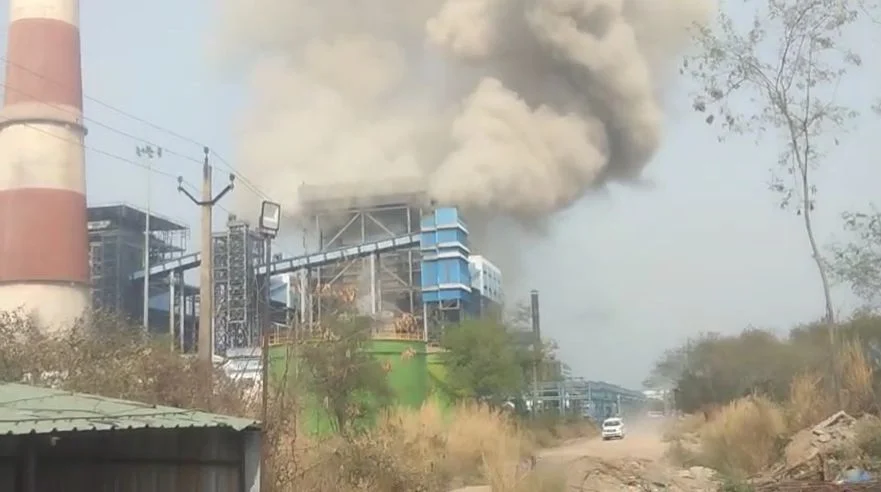 वेदांता पावर प्लांट में बॉयलर फटा, 3 मजदूरों की मौत,30-40 मजदूर गंभीर रूप से घायल, मची अफरा तफरी