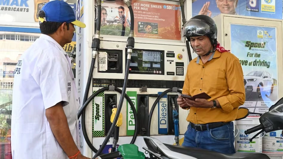 पेट्रोल-डीजल और CNG फिर महंगी, 10 दिनों में तीसरी बढ़ोतरी, ईंधन कीमतों ने बढ़ाई चिंता