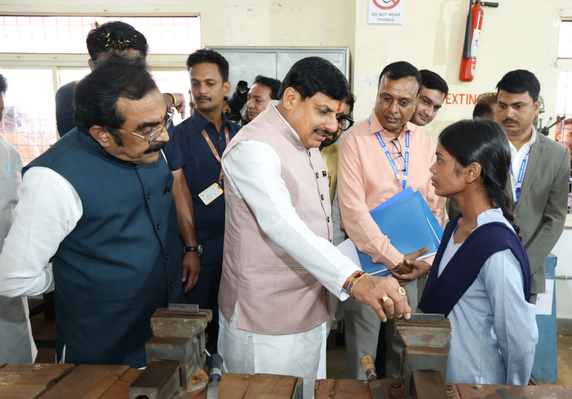 लैब का निरीक्षण कर जाना बेटियों का हुनर, कौशल-आत्मनिर्भर और नवाचार पर दिया जोर