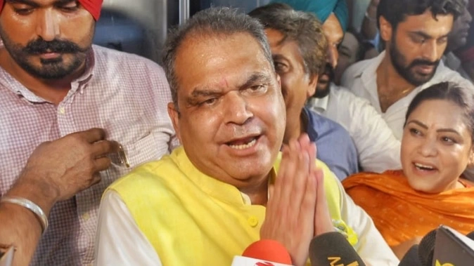 मंत्री अरोरा गिरफ्तार, 20 गाड़ियों के काफिले के साथ पहुंची टीम, मान-केजरीवाल के निशाने पर आए मोदी
