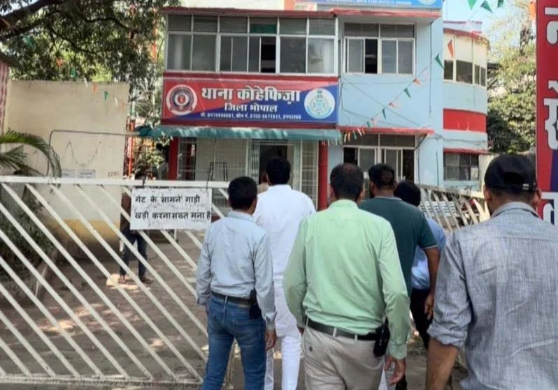उज्जैन जाने से पहले पुलिस का एक्शन, ले जाया गया कोहेफिजा थाने