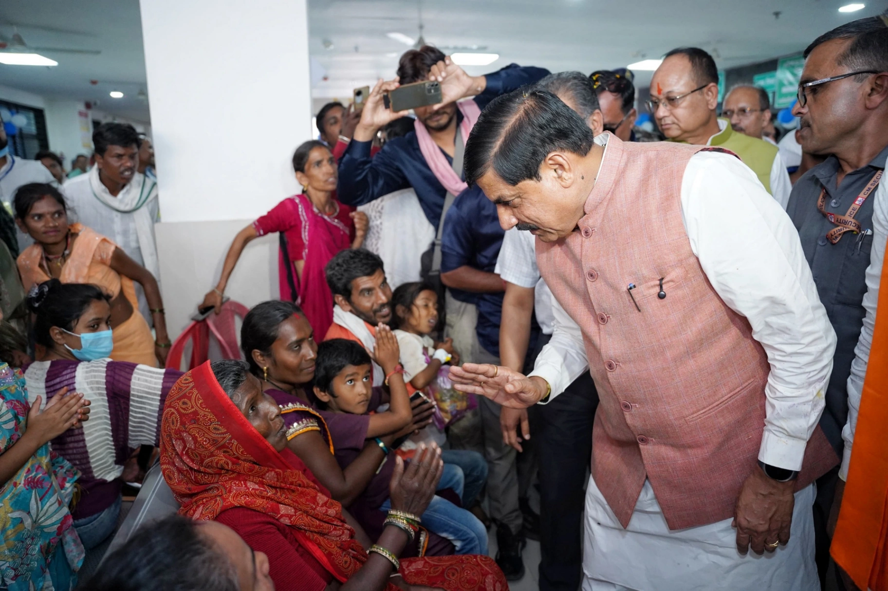 बच्चों को चश्मे, टीबी मरीजों को पोषण और बुजुर्गों को सम्मान, अस्पताल को मिला आईएसओ प्रमाणपत्र