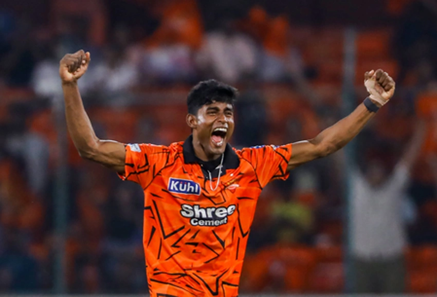 टीम के भरोसे पर खरा उतरा करिश्माई गेंदबाज, कभी जूते खरीदने के लिए नहीं थे पैसे, मां को बेचने पड़े थे गहने