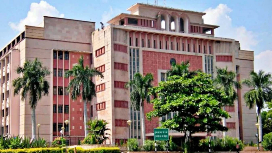 11 आईएएस इधर-उधर; कई को अतिरिक्त प्रभार, विवादों में घिरीं नेहा-निधि की भी बदली जिम्मेदारी