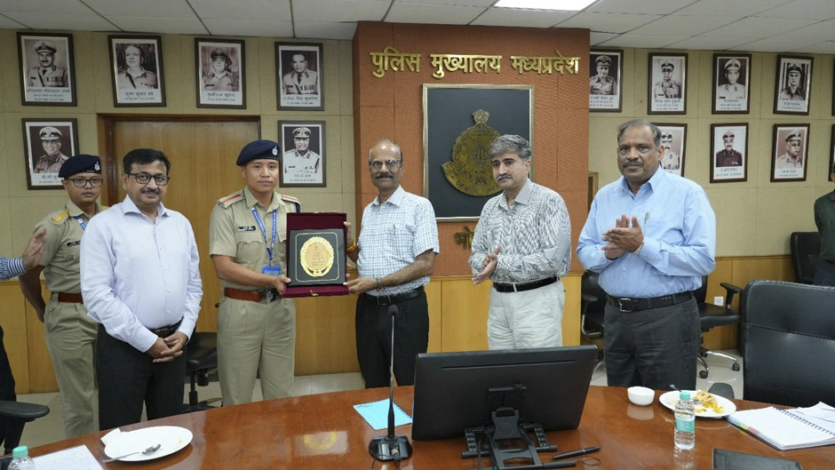 डीजीपी ने प्रशिक्षु अधिकारियों को बताए नए तौर-तरीके , साइबर अपराध से लेकर कानून-व्यवस्था प्रबंधन तक की दी जानकारी
