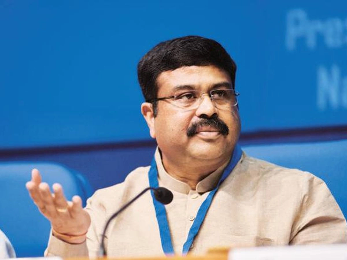 केन्द्रीय शिक्षा मंत्री ने संभाला मोर्चा, अधिकारियों के साथ की हाईलेवल मीटिंग, तकनीकी समस्याओं पर हुई चर्चा