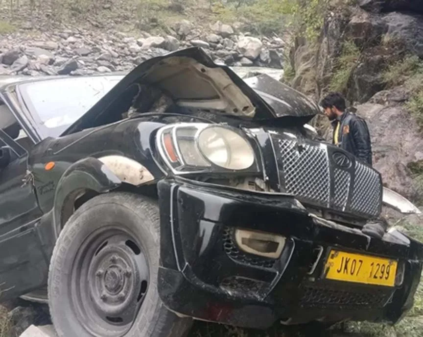 कुपवाड़ा में दर्दनाक सड़क हादसा, छह घायल