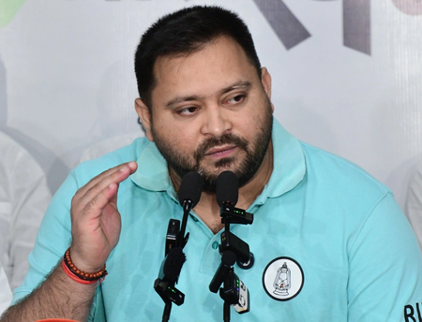 भाजपा के गढ़ में आरजेडी की सेंध, नीरज कुमार की जीत से गदगद हुए तेजस्वी, ईसी पर लगाए गंभीर आरोप