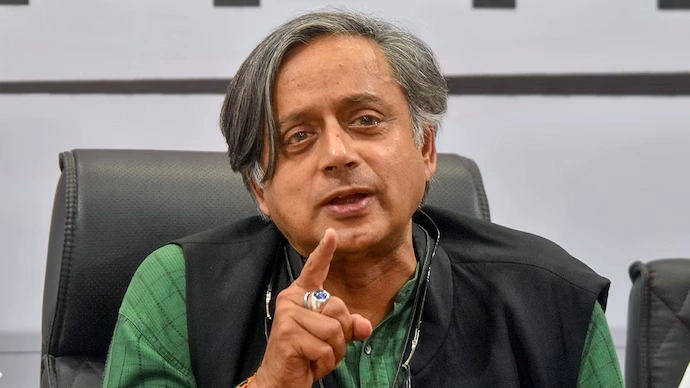 शशि थरूर ने वंदे मातरम को लेकर खड़े किए सवाल, कहा- सम्मान दिल से आता है कानून से नहीं