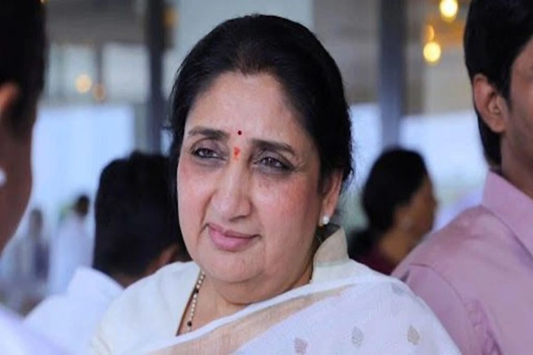 देवाभाउ ने सपकाल को किया काॅल, पवार ने मनाया खड़गे को और सुनेत्रा हुईं निर्विरोध