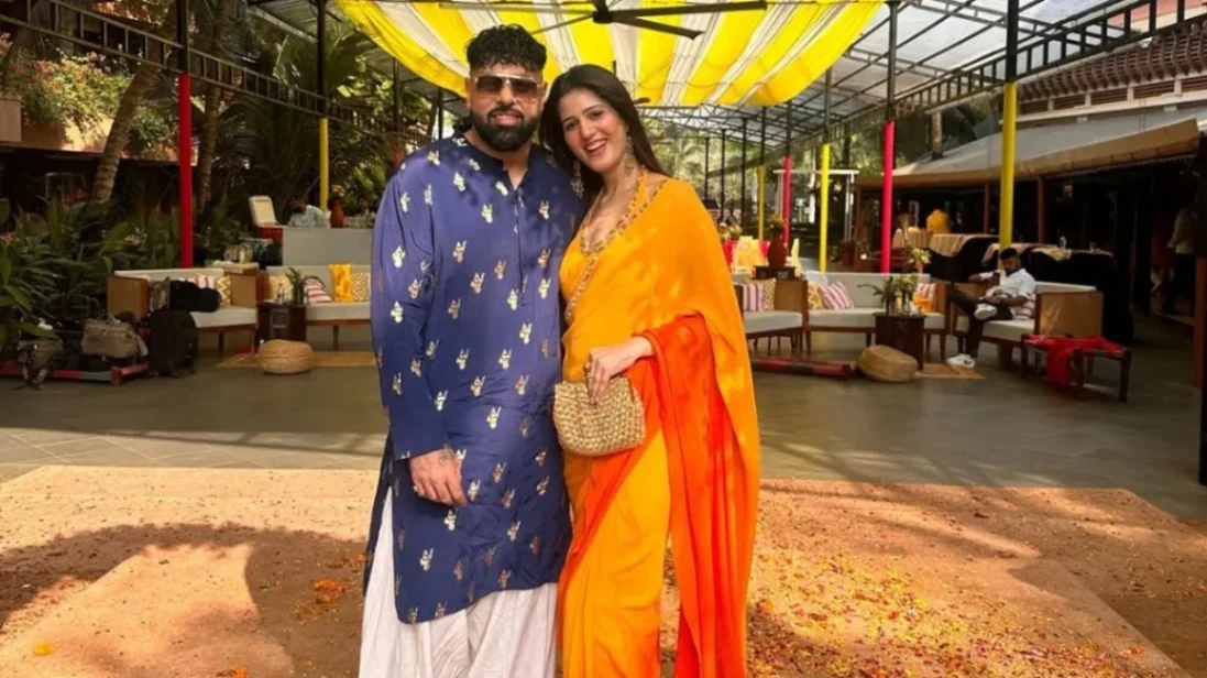ईशा रिखी ने कहा “हां, मैं शादीशुदा हूं”, पहली बार शेयर की रोमांटिक फोटो