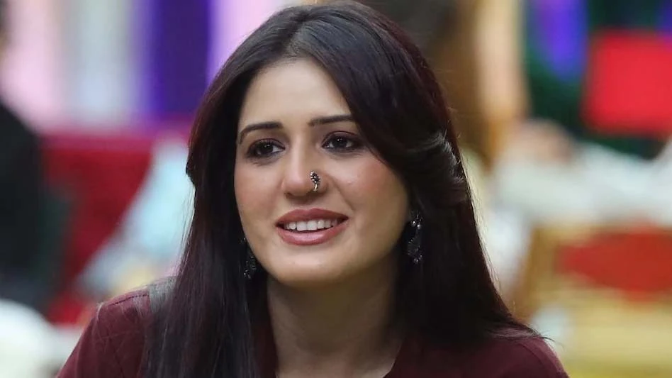 ‘बिग बॉस 20’ से बाहर आने के बाद ईशा रिखी का छलका दर्द, माही के साथ विवाद पर भी खुलकर बोलीं अभिनेत्री