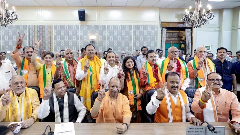 भाजपा के 8 और सपा के 2 उम्मीदवार पहुंचे उच्च सदन
