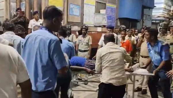 भीड़ के दबाव में ढहा दुर्गा पूजा पंडाल का हिस्सा, 17 लोगों की मौत, कई घायल, मची अफरा-तफरी, अस्पताल पहुंचे सीएम