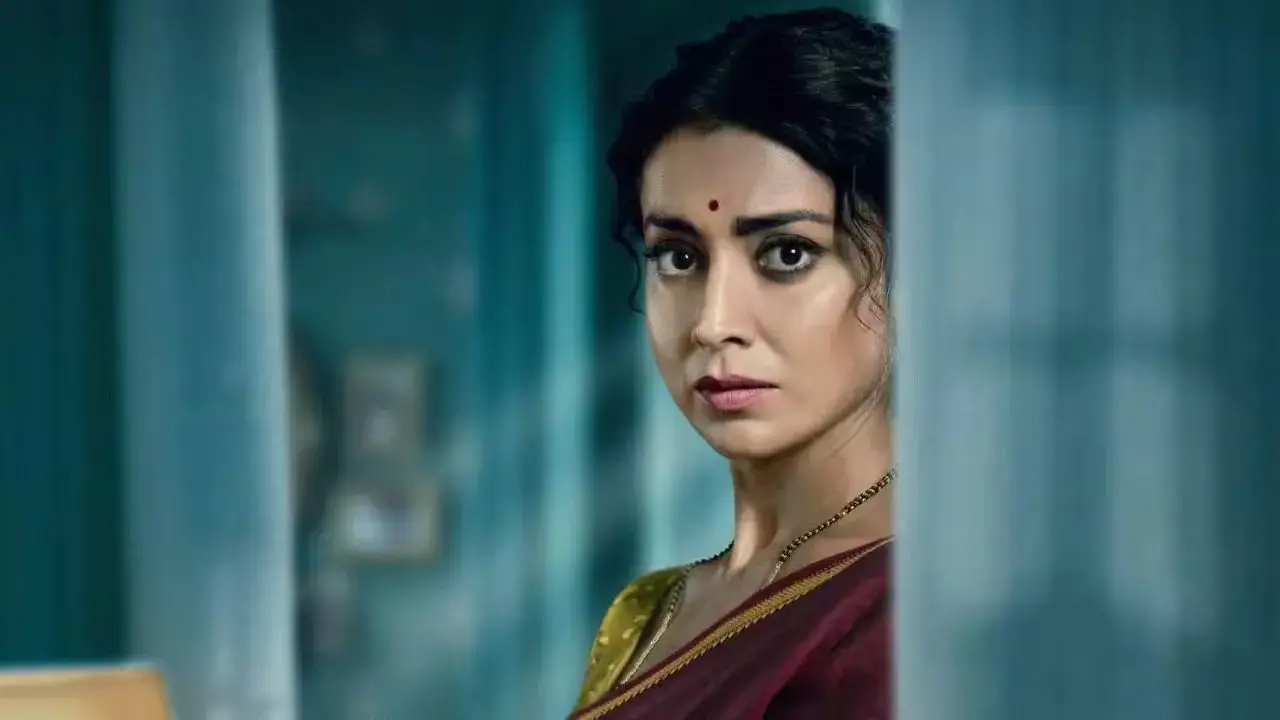 Drishyam’ की अंजू सलगांवकर का स्टाइलिश अंदाज, इशिता दत्ता के रेड गाउन लुक ने खींचा सबका ध्यान