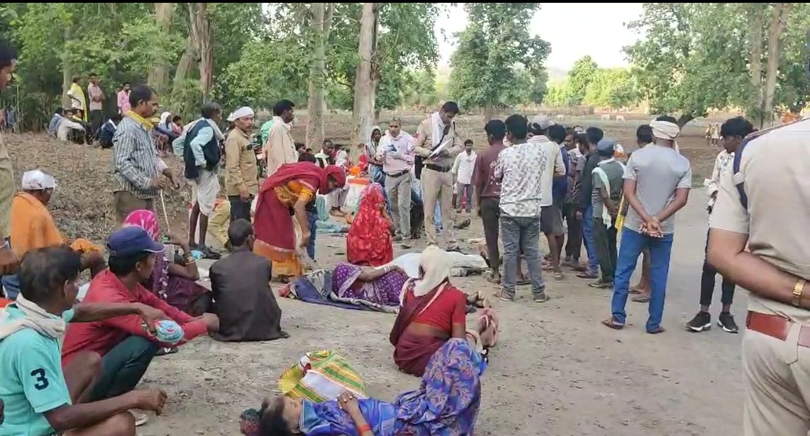 श्रद्धालुओं से भरी ट्रैक्टर-ट्रॉली पलटी, 6 की मौत; 39 घायल, इलाके में मातम,प्रशासन मौके पर पहुंचा