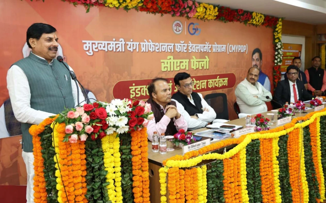 सीएम मोहन का बड़ा ऐलान, 55 जिलों के युवा करेंगे विकास योजनाओं की निगरानी