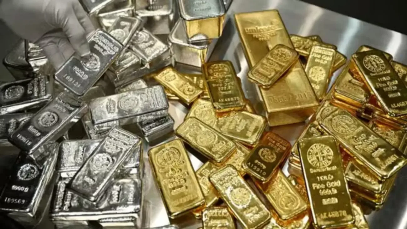 Gold में 2 % की गिरावट?, डॉलर हुआ मजबूर, फिर भी दाम में बदलाव !