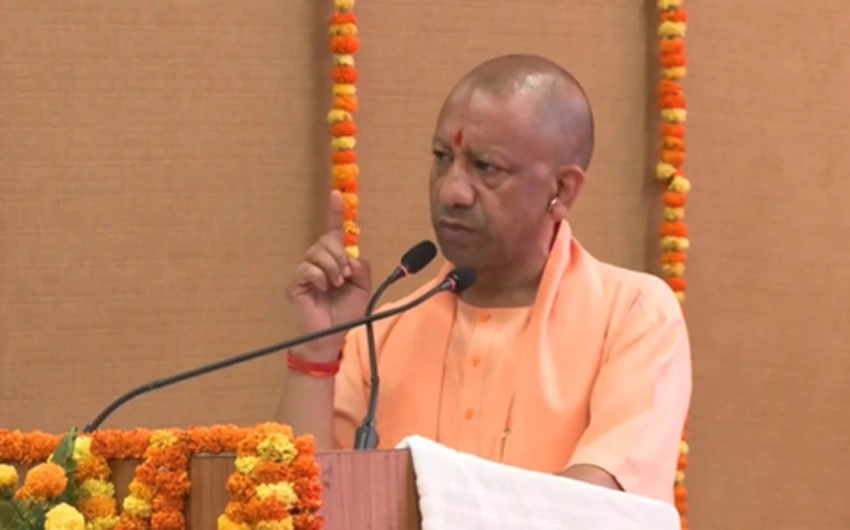 शिव की नगरी से विपक्ष पर बरसे यूपी सीएम, सोमनाथ संकल्प महोत्सव में हुए थे शामिल