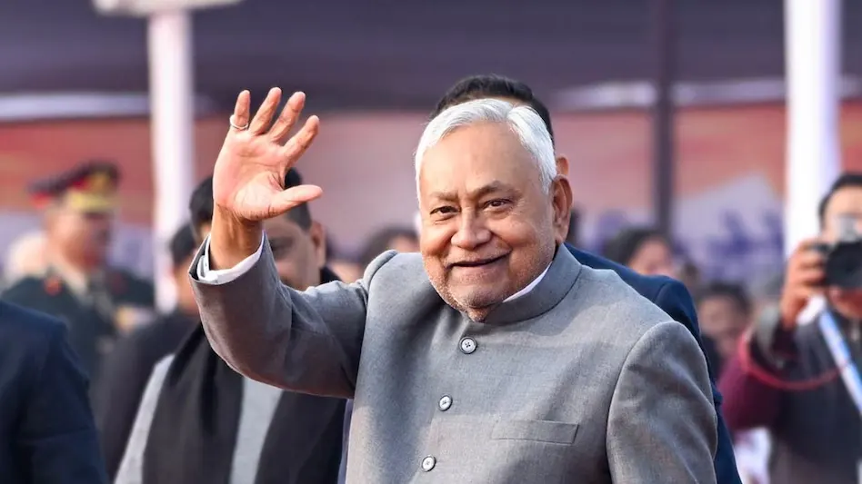 दिल्ली पहुंचने के बाद चर्चाओं का बाजार गर्म, नए मुख्यमंत्री पर भी कयासों का दौर शुरू