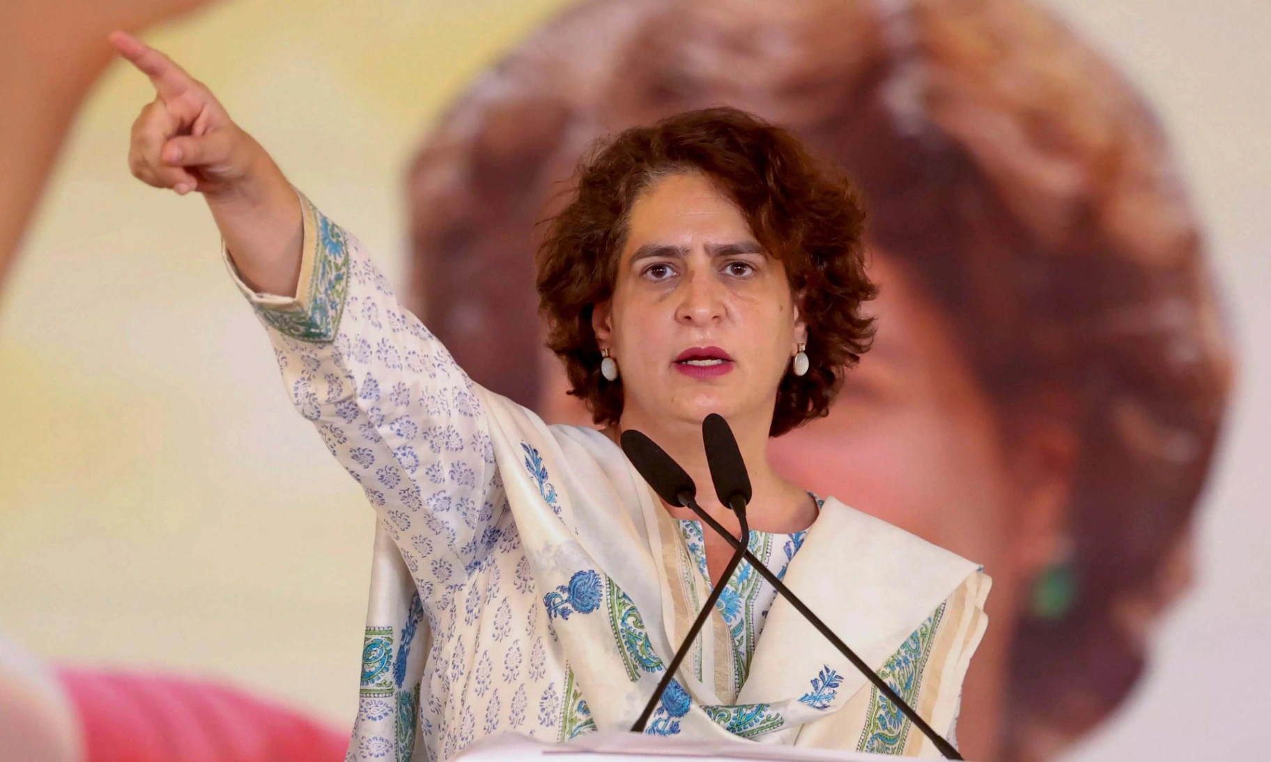 प्रियंका गांधी का तीखा हमला, बोलीं- चुनावों में गड़बड़ी हो रही है तों ले जिम्मेदारी