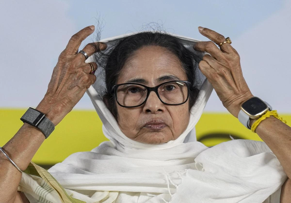 मुश्किलों में घिरीं टीएमसी सुप्रीमो, शुभेंदु से मुलाकात के बाद चढ़ा सियासी पारा