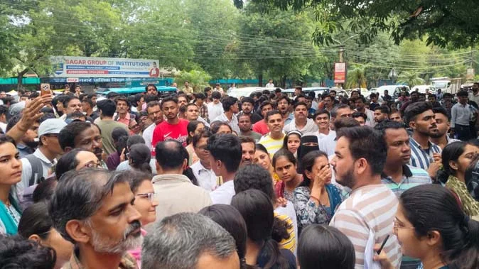 मप्र के 283 केन्द्रों में सुरक्षा के साए में अभ्यर्थियों ने दी परीक्षा, संतुलित पेपर ने बढ़ाई प्रतिस्पर्धा