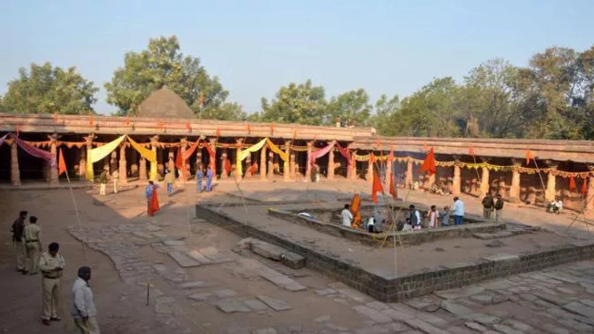 हाईकोर्ट के फैसले के बाद मुस्लिम पक्ष ने सुप्रीम कोर्ट में खोला मोर्चा, दाखिल हुई नई याचिका