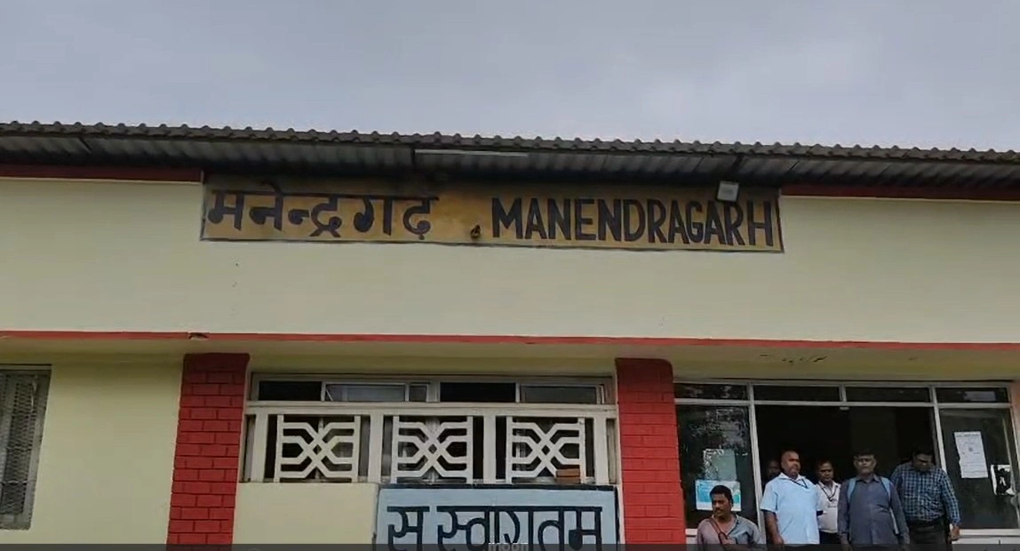 रेलवे विकास को लेकर स्वास्थ्य मंत्री की DRM बिलासपुर से मुलाकात, रेल सुविधाओं और औद्योगिक विस्तार पर चर्चा