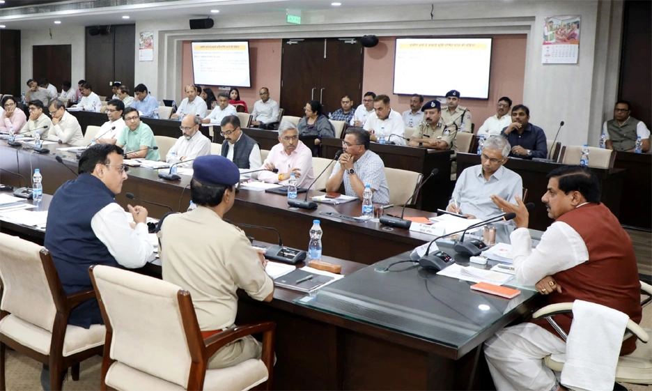 विभागों की समीक्षा बैठक में दो टूक बोले सीएम, सभी शासकीय कार्यालयों में बॉयोमैट्रिक हाजिरी होगा अनिवार्य, खुद करेंगे मॉनिटरिंग