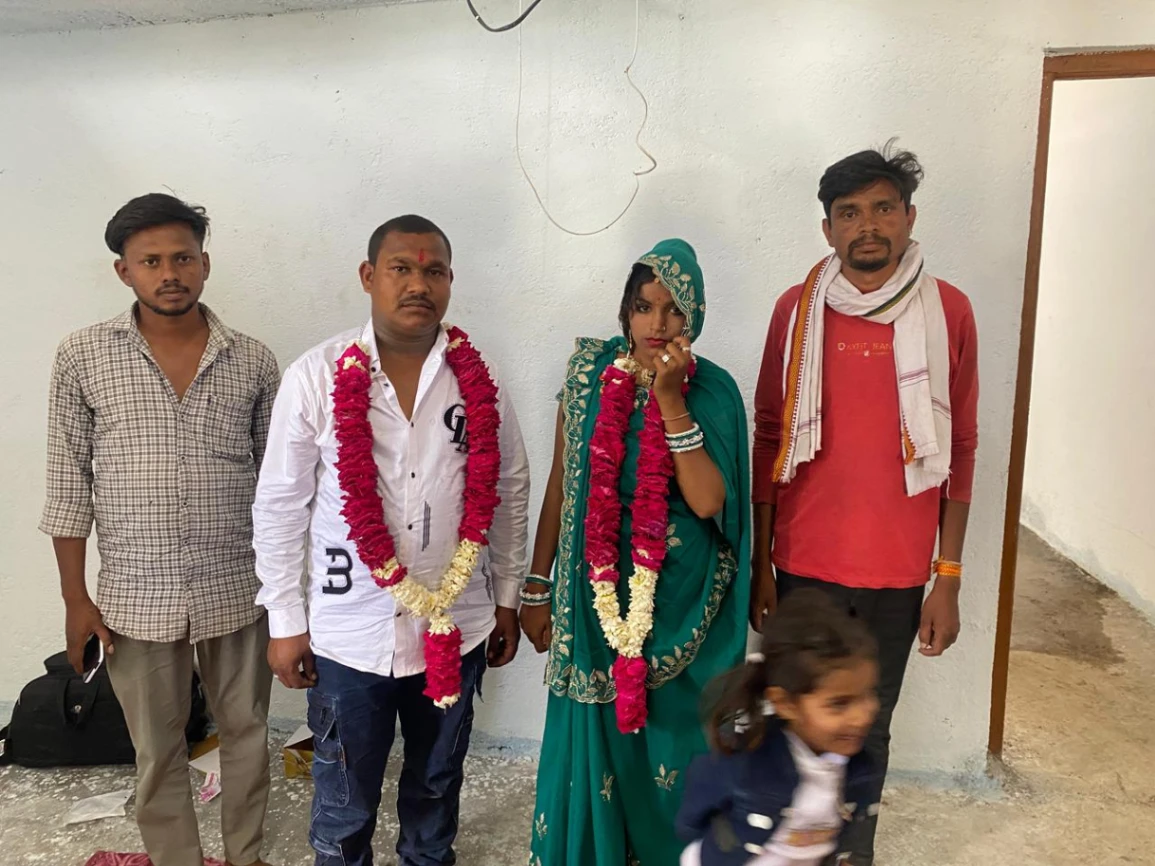 'शादी के कपड़े लेकर आते हैं', लाखों लेकर परिजन समेत हुई फरार, इंतजार करता रहा दूल्हा