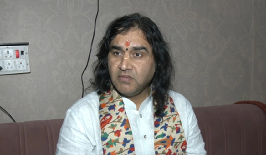 देवकीनंदन ठाकुर की राय, मद्यपान, मंदिर प्रबंधन और दान राशि विवाद पर भी बोले कथावाचक