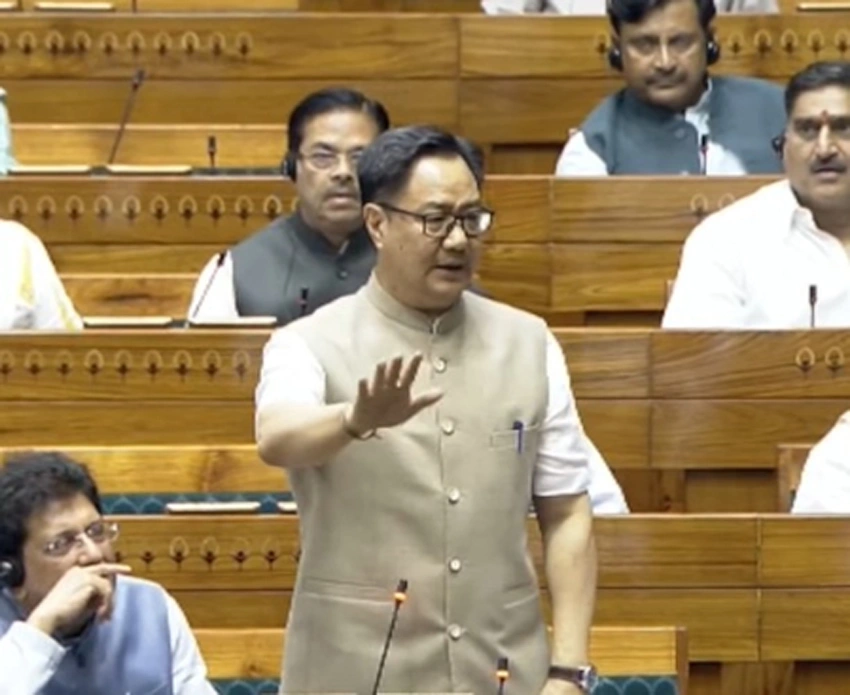 चर्चा के लिए तैयार हुई सरकार, विपक्ष को प्रधान के इस्तीफे से कम नहीं मंजूर