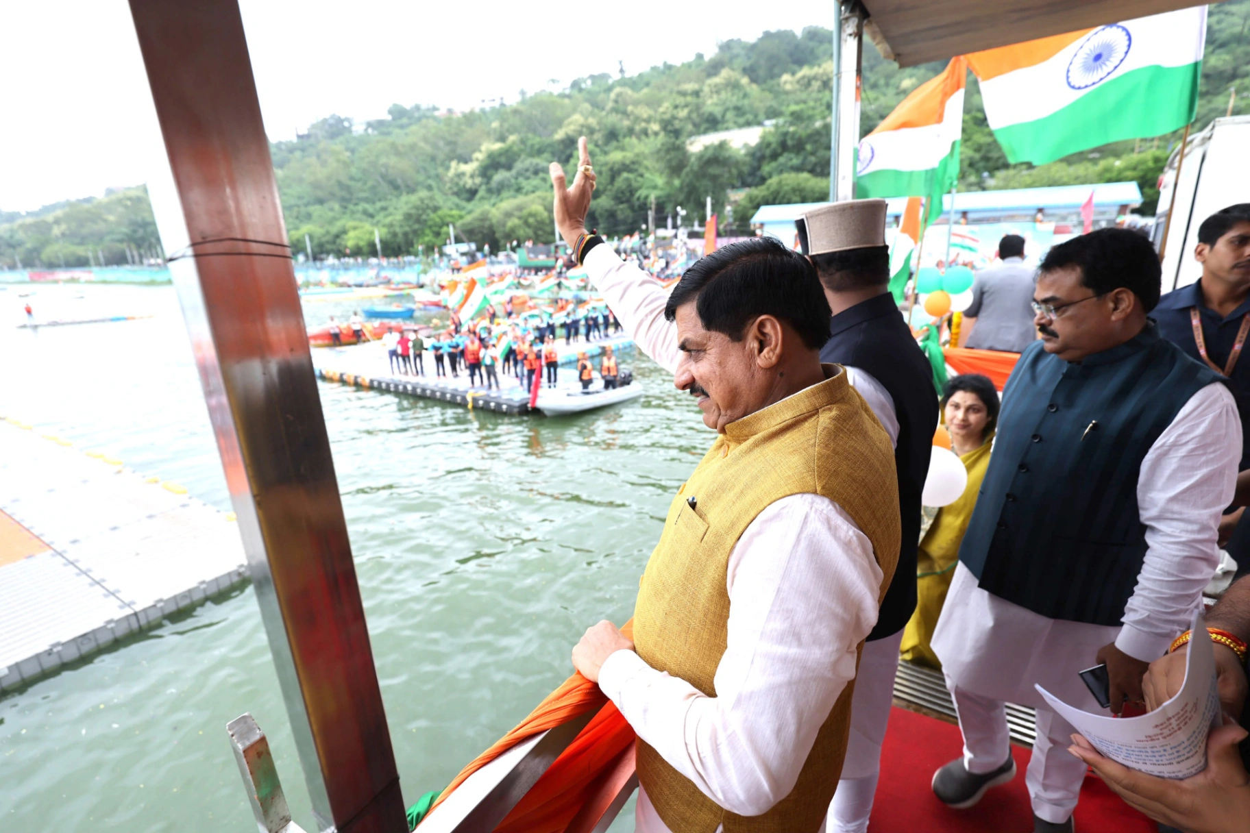 भोपाल के बोट क्लब में गूंजा भारत माता का जयघोष, सीएम मोहन यादव ने किया विशाल नौका तिरंगा यात्रा का आगाज