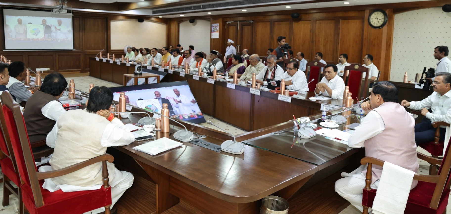 विकसित मध्यप्रदेश के लिए मोहन कैबिनेट ने लिया संकल्प, उपलब्धियां गिनाईं