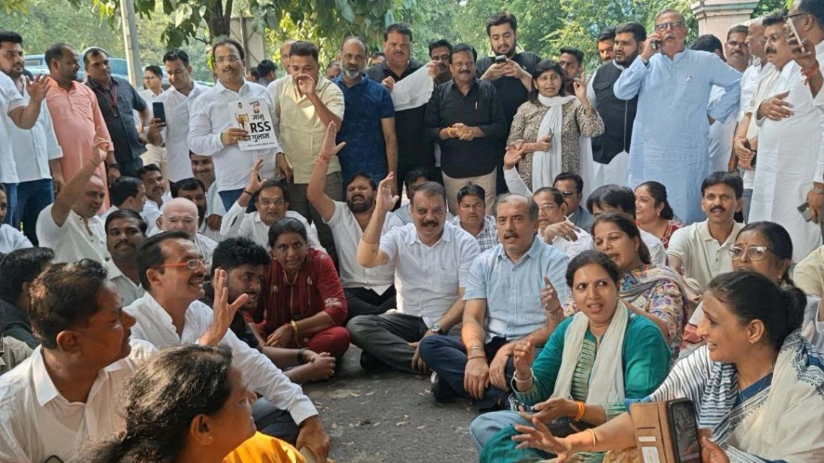 इस्तीफे की मांग को लेकर मप्र कांग्रेस ने दिल्ली में दिखाई ताकत, सिंघार के नेतृत्व में नेताओं ने शक्ति प्रदर्शन