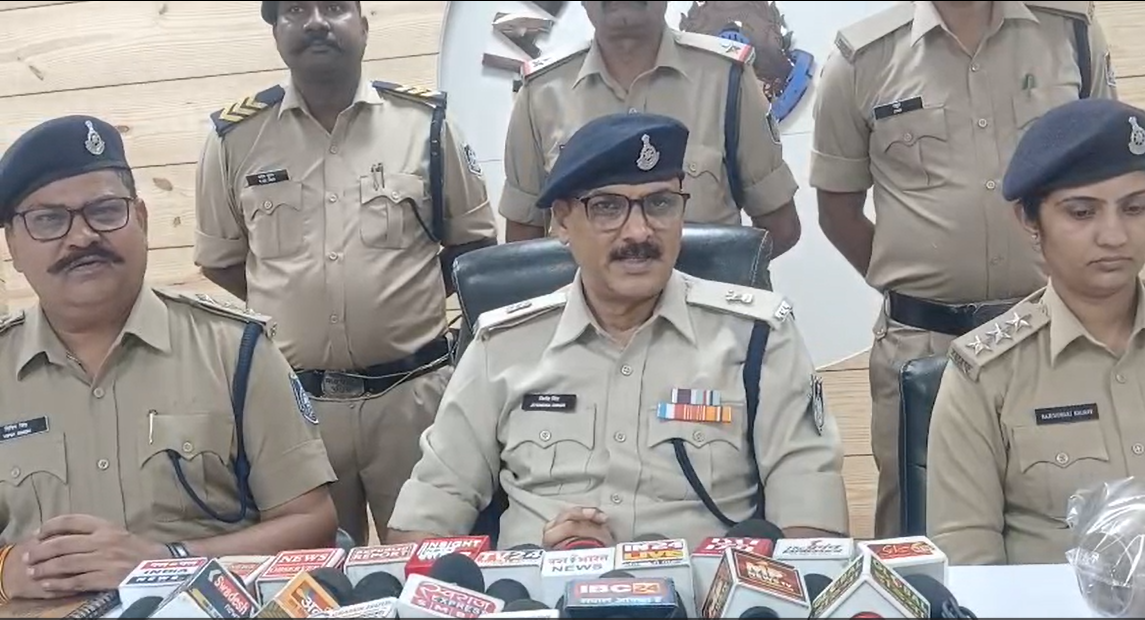 ऑटो में लगे विज्ञापन वाले हुड से खुला 45 लाख की चोरी का राज, दो सगे भाई और एक महिला गिरफ्तार
