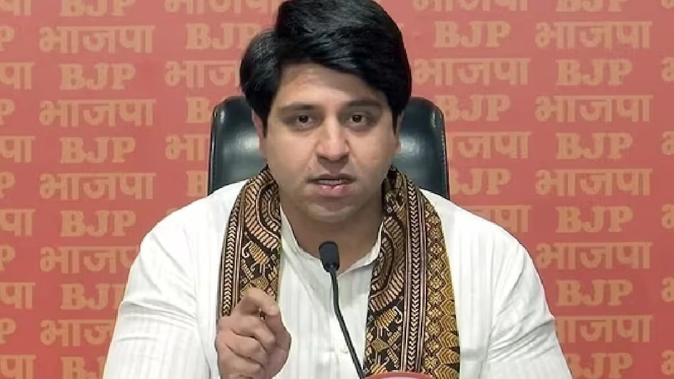 एक्स से हटाया राष्ट्रीय प्रवक्ता-भाजपा का पद, बताया पीएम मोदी का आजीवन अनुयायी