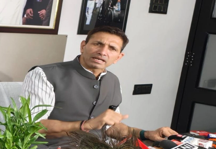 आशीर्वाद के दीया पर जीतू का तीखा तंज, महंगाई-बेरोजगारी समेत 12 साल के कामकाज पर मांगा हिसाब