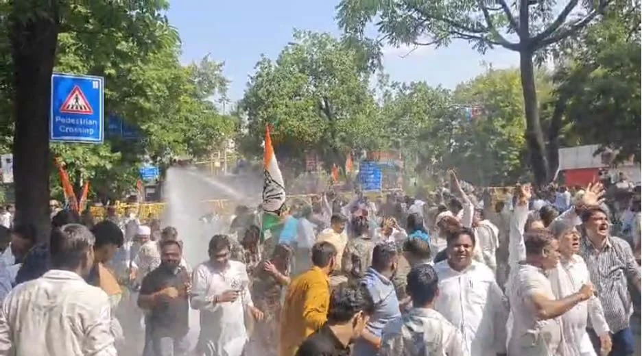 दिग्गजों की अगुवाई में कार्यकर्ताओं ने घेरा निवार्चन सदन, ज्ञानेश कुमार के खिलाफ लगाए नारे