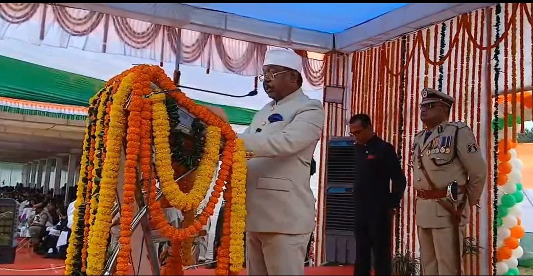 अंबिकापुर में उत्साह और देशभक्ति के माहौल में मनाया गया स्वतंत्रता दिवस, मंत्री रामविचार नेताम ने किया ध्वजारोहण