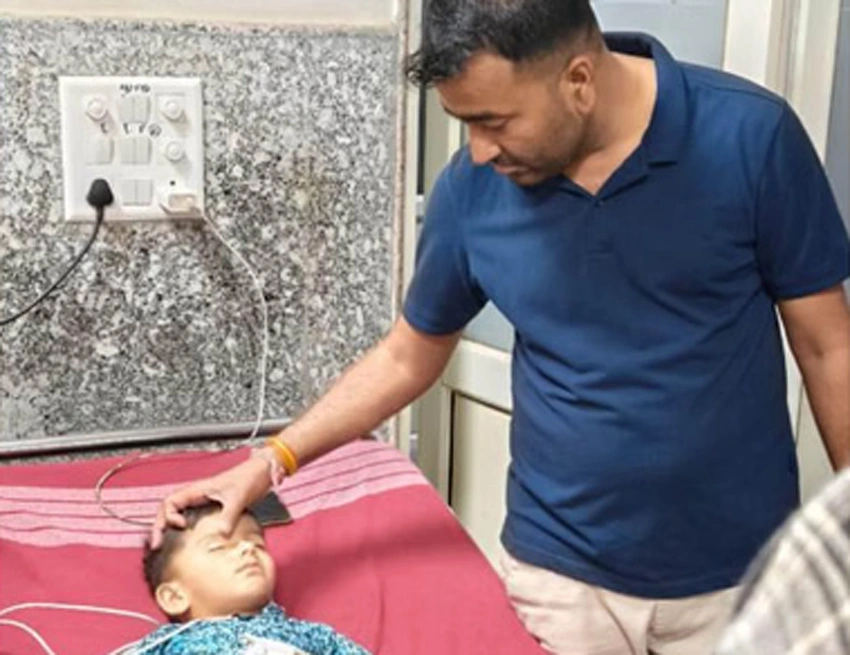 खाने के बाद बीमार पड़े कई बच्चे, 8 को अस्पताल में कराया भर्ती, गांव में दहशत, अलर्ट मोड में प्रशाासन
