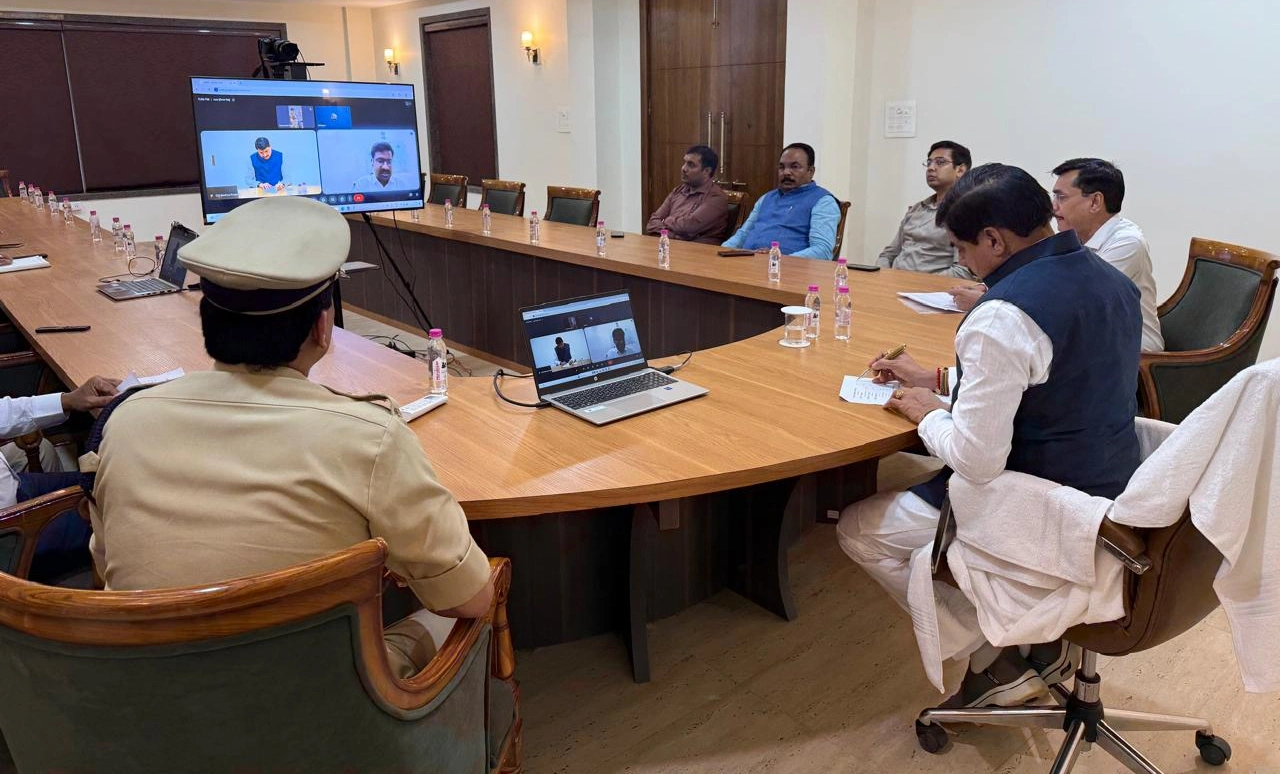 सीएम मोहन ने दिए राहत और रेस्क्यू तेज करने के निर्देश, चित्रकूट में श्रद्धालुओं की सुरक्षा पर विशेष जोर