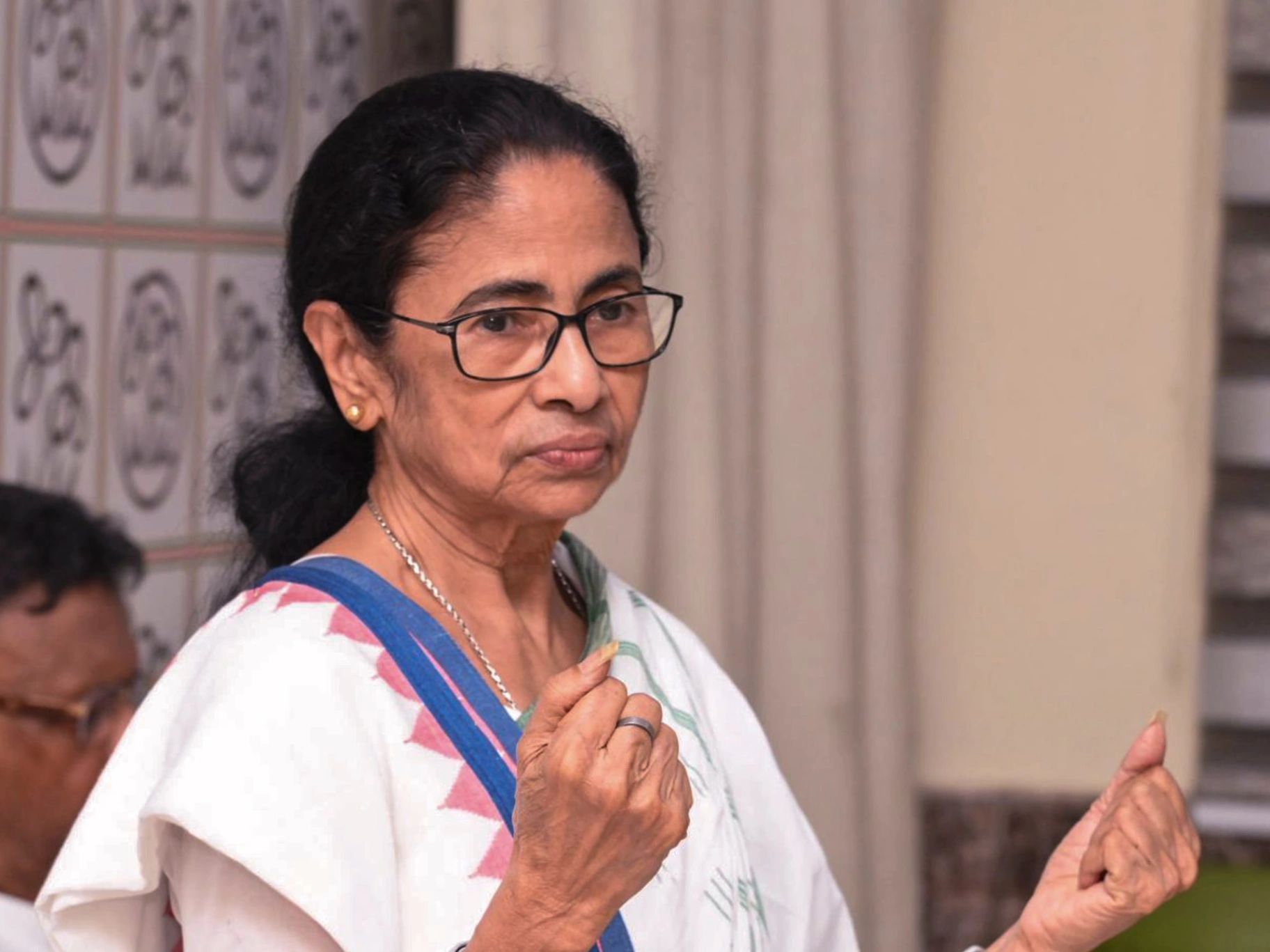विधायकों के बाद सांसदों के टूटने की अटकलें तेज, राज्यसभा सांसद ने दिए बड़े संकेत