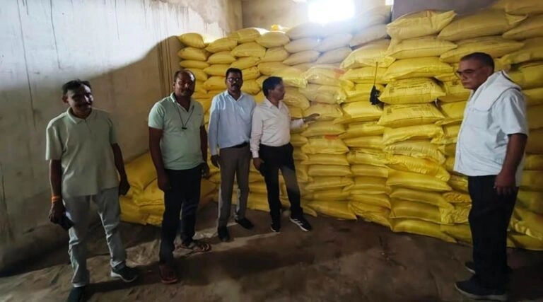 किसानों का हक डकारने वालों पर प्रशासन का शिकंजा, बिलासपुर में खाद की कालाबाजारी का बड़ा भंडाफोड़