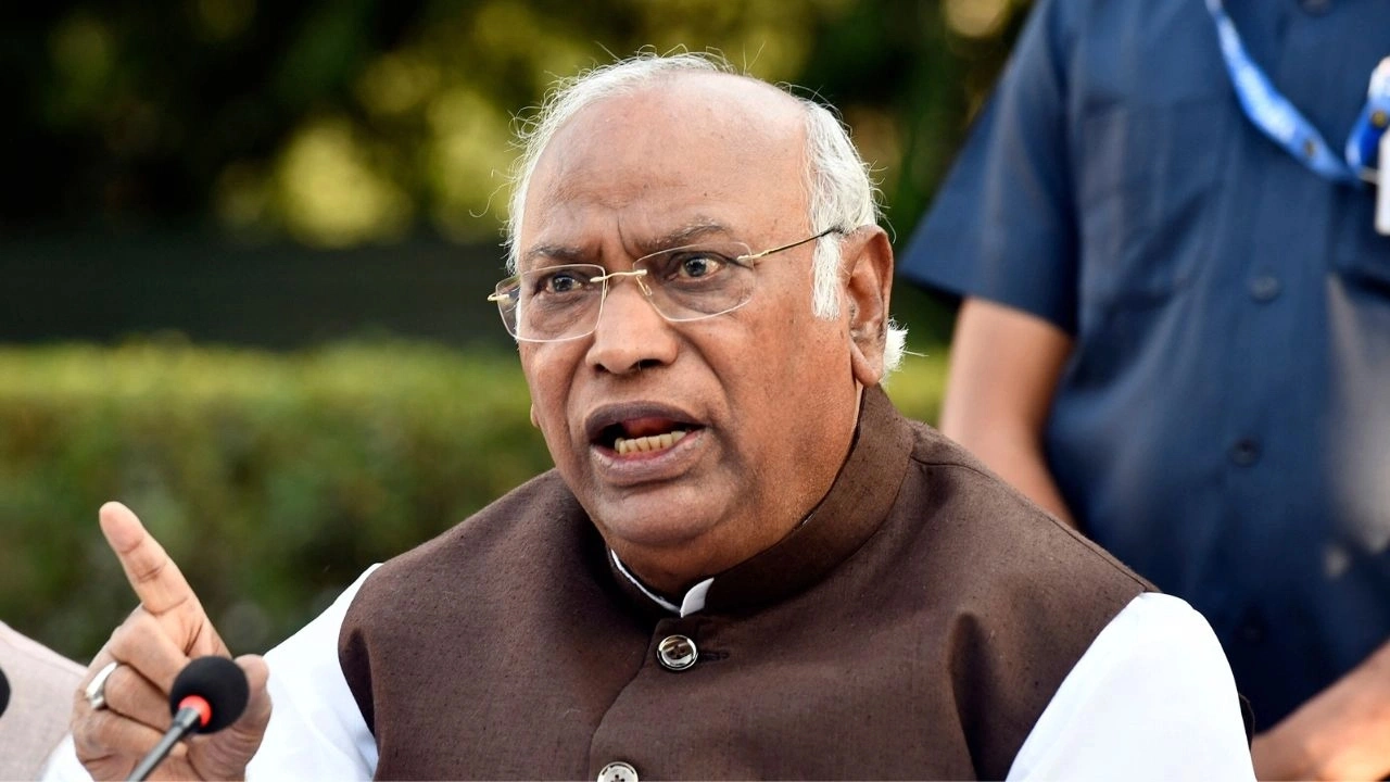 खड़गे ने सरकार से पूछा- त्योहारों से पहले मिठास पर महंगाई की मार क्यो? एथेनाॅल नीति पर भी मांगा जवाब