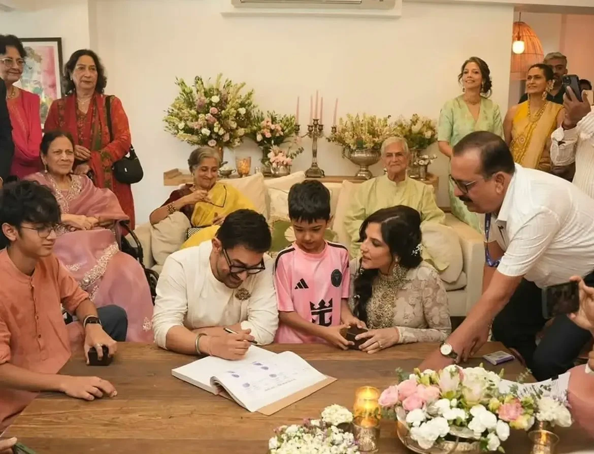 61 की उम्र में आमिर खान ने रचाई गौरी से तीसरी शादी, अब कितने बच्चों के पिता हैं एक्टर जानें?